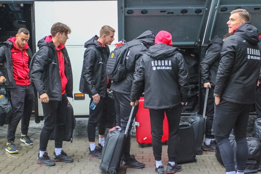 Piłkarze Korony Kielce wrócili z obozu przygotowawczego [ZDJĘCIA]