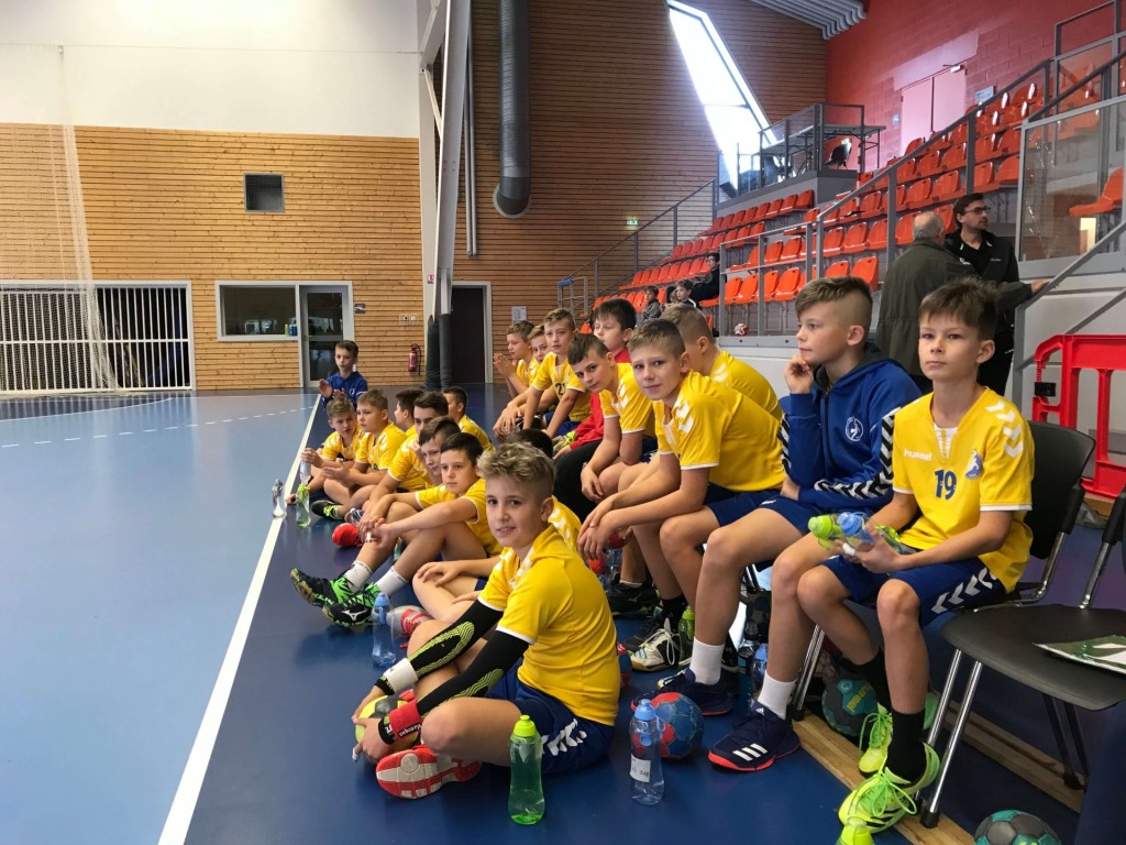 PGE VIVE stawia na młodzież. Młodzi adepci handballa wyjechali na obóz szkoleniowy do Francji