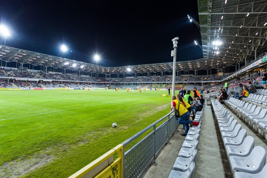 Bogdan Wenta odpowiada ws. żółto-czerwonych krzesełek na stadionie Korony Kielce