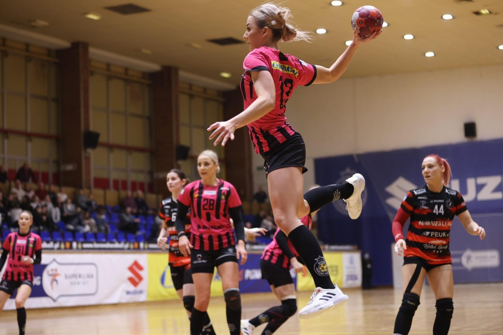 Emocje w hali przy Krakowskiej! Wygrana Suzuki Korony Handball wymknęła się w ostatniej chwili