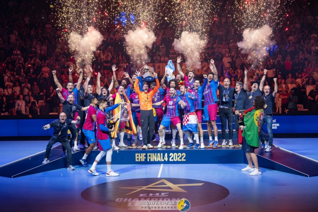 Barcelona po raz pierwszy w historii obroniła tytuł Ligi Mistrzów. Łomża Vive Kielce ze srebrem [ZDJĘCIA]