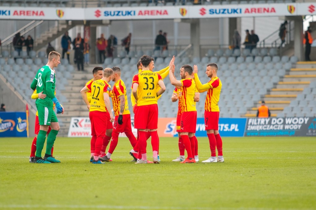 Ekstraklasa gra dalej, podjęto ważne decyzje! Co to oznacza dla Korony Kielce?