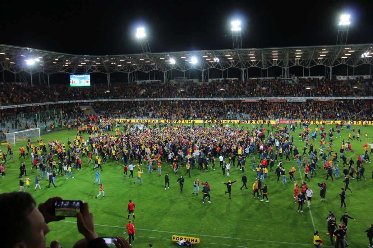 EKSTRAKLASA ZN&Oacute;W DLA KORONY