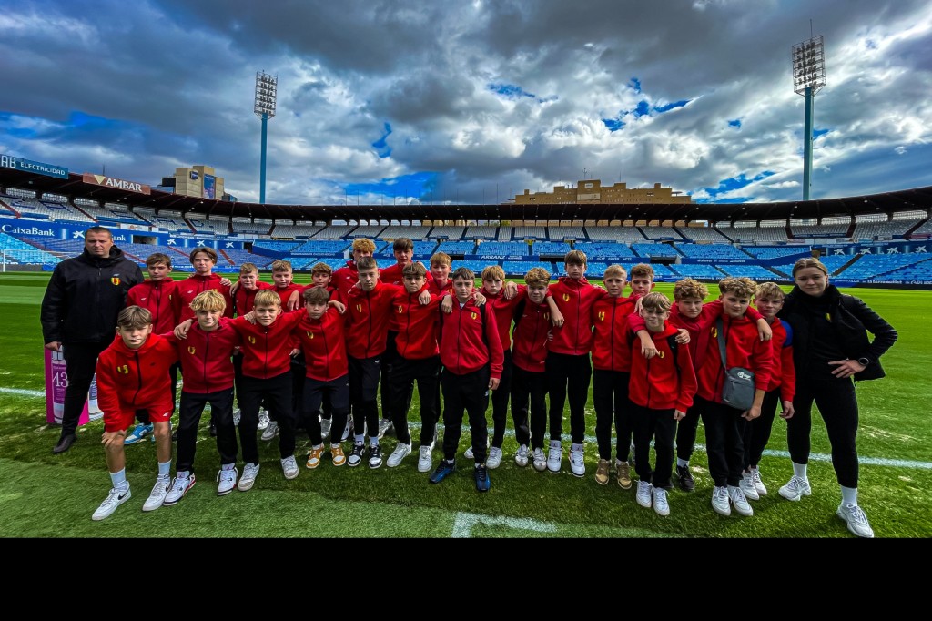 Młodzi piłkarze Korony Kielce z wizytą w Hiszpanii. Ciekawy projekt "Football Connecting People"