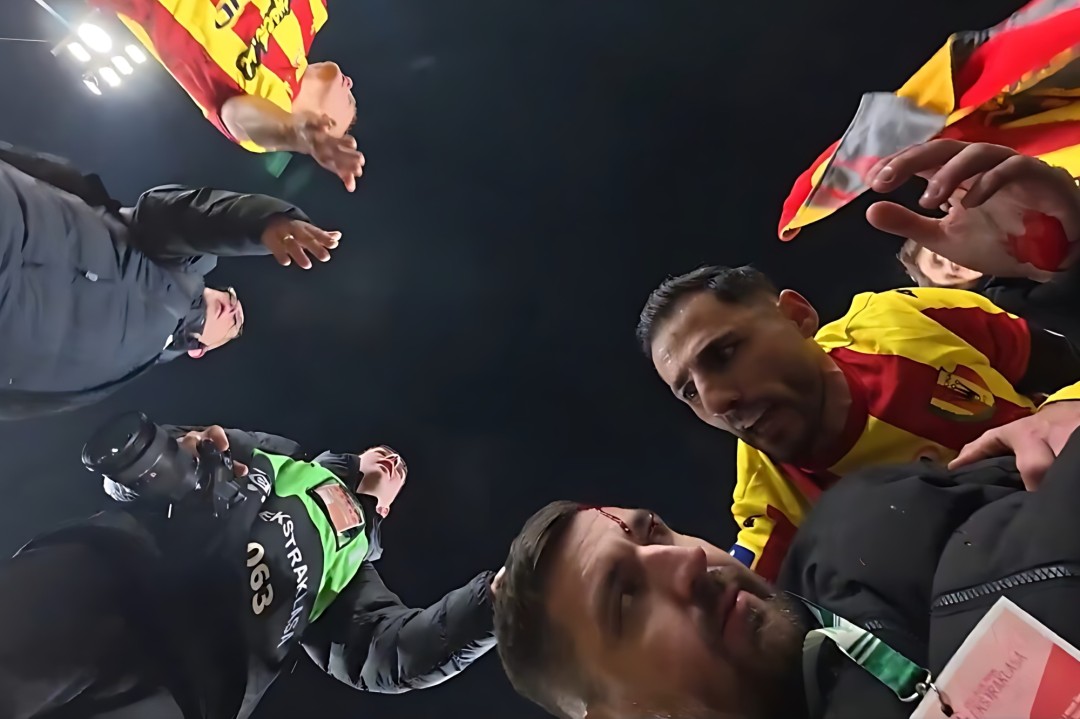 Radomiak: „Reakcja była natychmiastowa”. Sprawca rzutu butelką z zarzutami